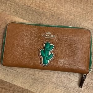 Coach Cactus 🌵 zip around wallet